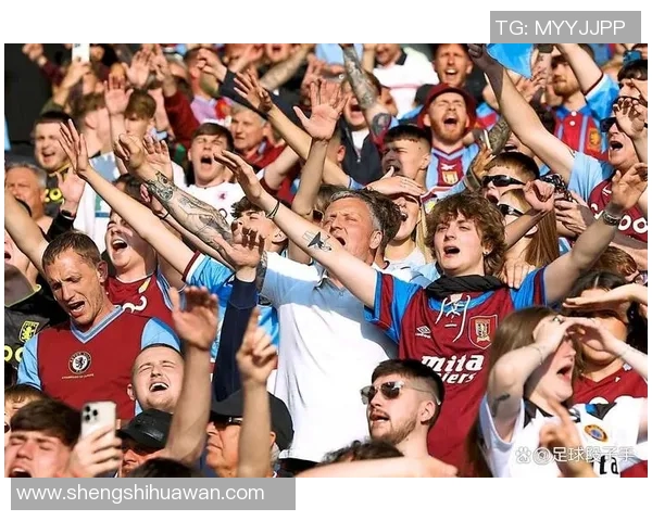 足球巨星意外现身篮球场与球迷互动 画面惊艳引热议 足球巨星意外现身篮球场与球迷互动 画面惊艳引热议