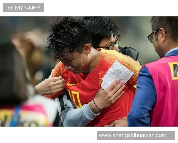 足球退役球星回顾辉煌岁月泪洒赛场告别球迷情深时刻 足球退役球星回顾辉煌岁月泪洒赛场告别球迷情深时刻